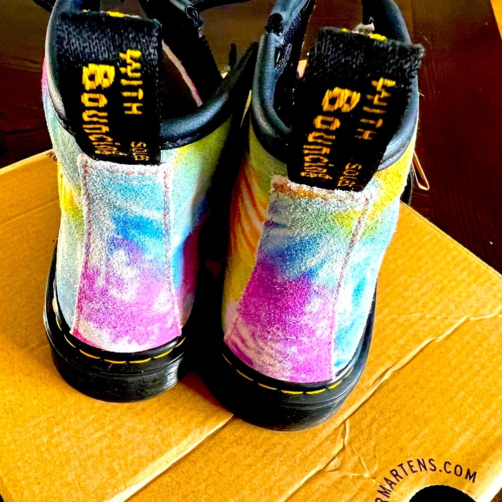 Dr. Martens- girls size 12 NW